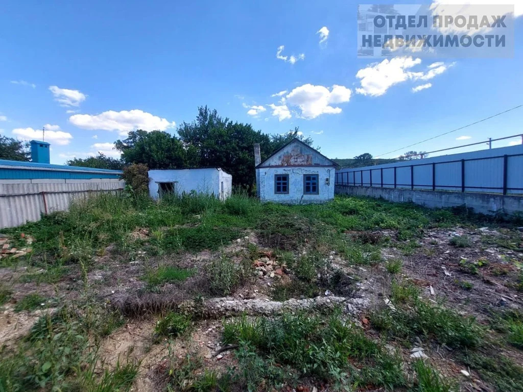 Небольшой дом с большим участком земли - Фото 1