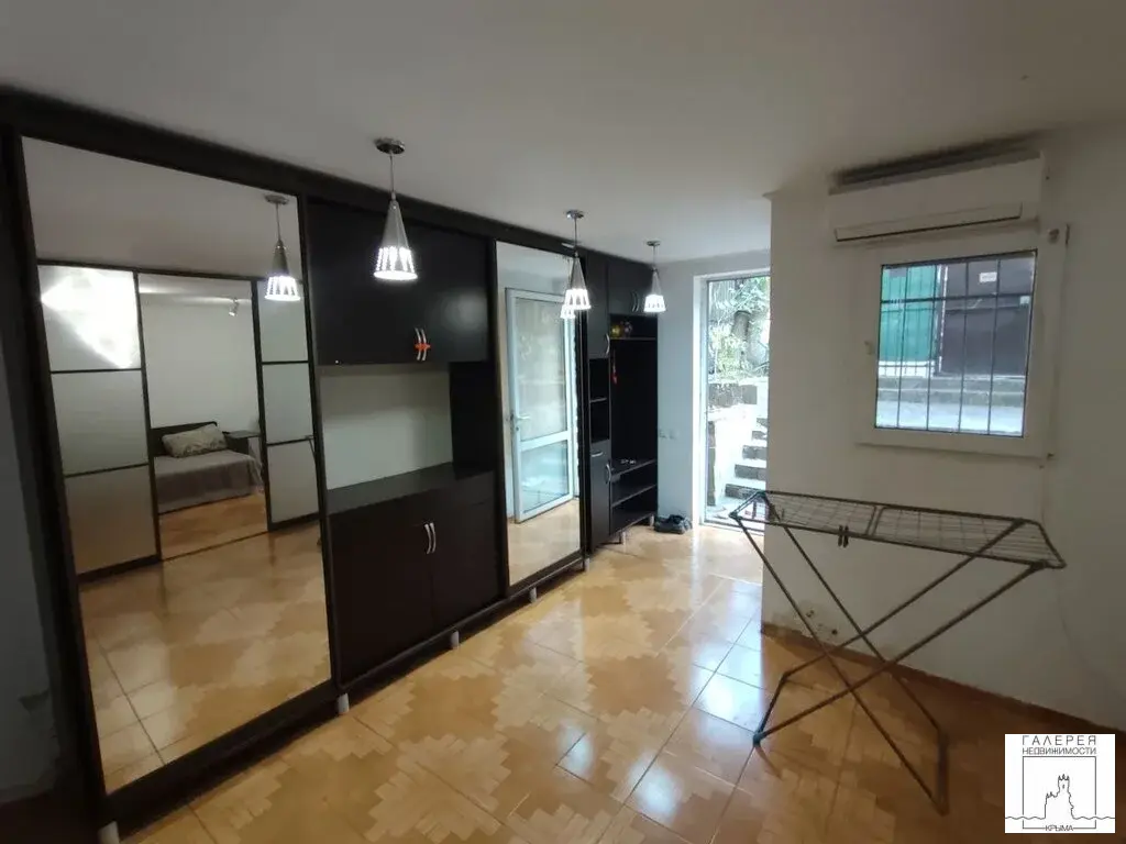 Продаётся 2-комнатная квартира в центре Ялты, с двориком - Фото 4