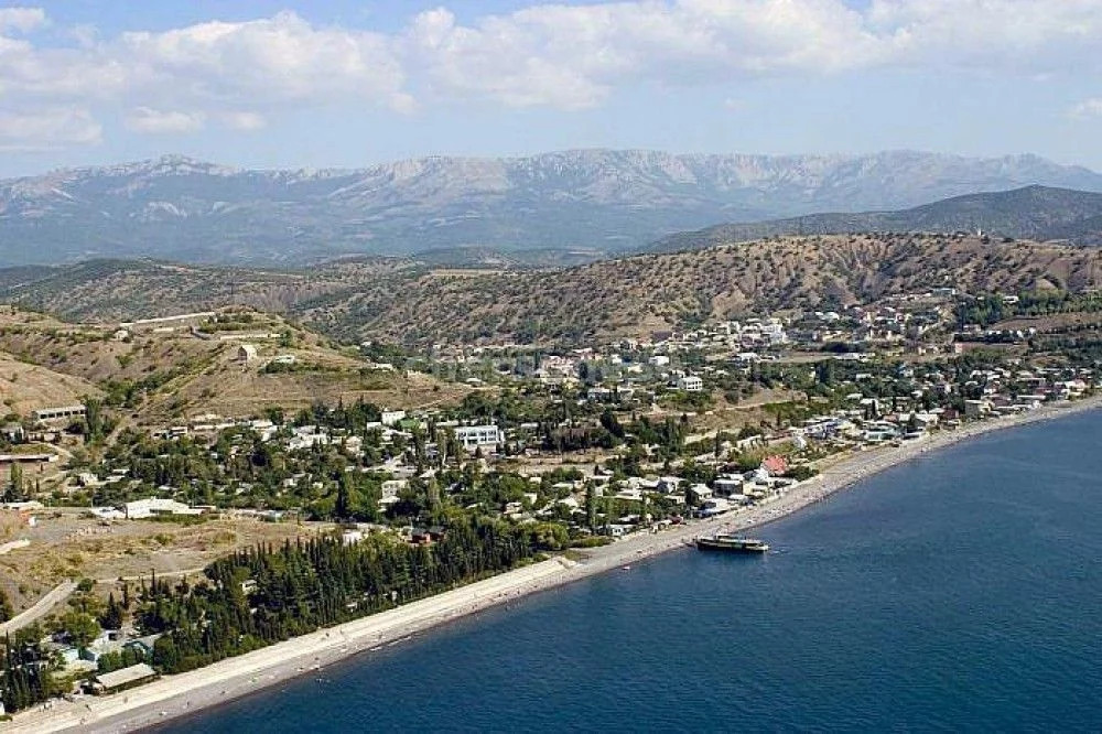 Поселок солнечногорское крым. Алушта поселок Солнечногорское. Солнечногорск Крым. Набережная Солнечногорск Крым.