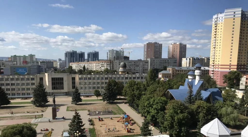 Стр энгельс. Первая школа Энгельс. Площадь первая школа Энгельс. Площадь город Энгельс Фридриха. Школа 1 Энгельс фото.