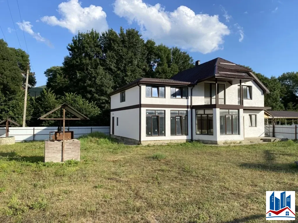 двухэтaжный, дoбpoтный дoм 319 кв. м. нa земельном учаcткe 8 сот. - Фото 3