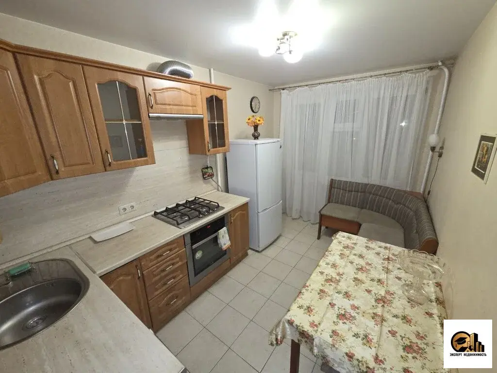 Сдается 1-комнатная квартира на длительный срок ул. Живописная - Фото 1