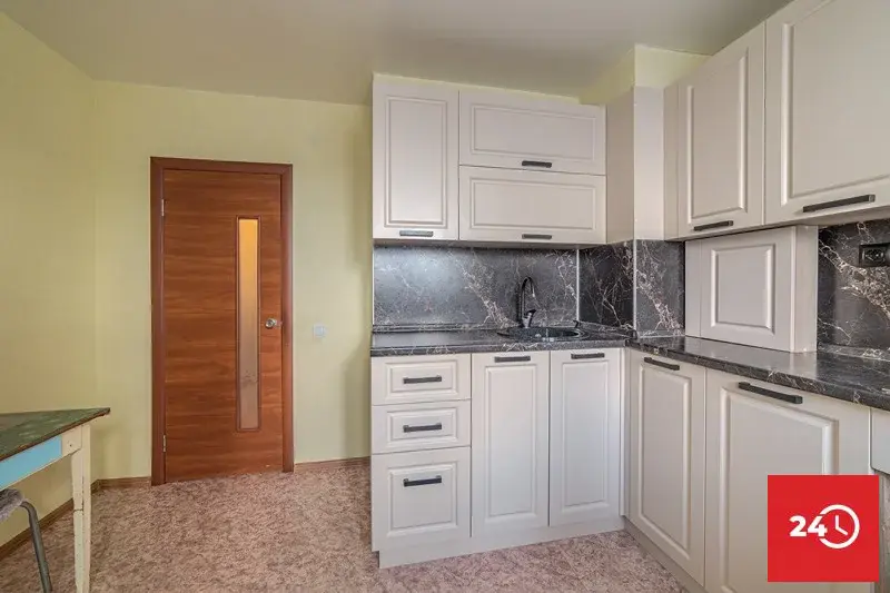 Продажа уютной 1-комнатной квартиры в районе Заря ул. Сузюмова - Фото 1