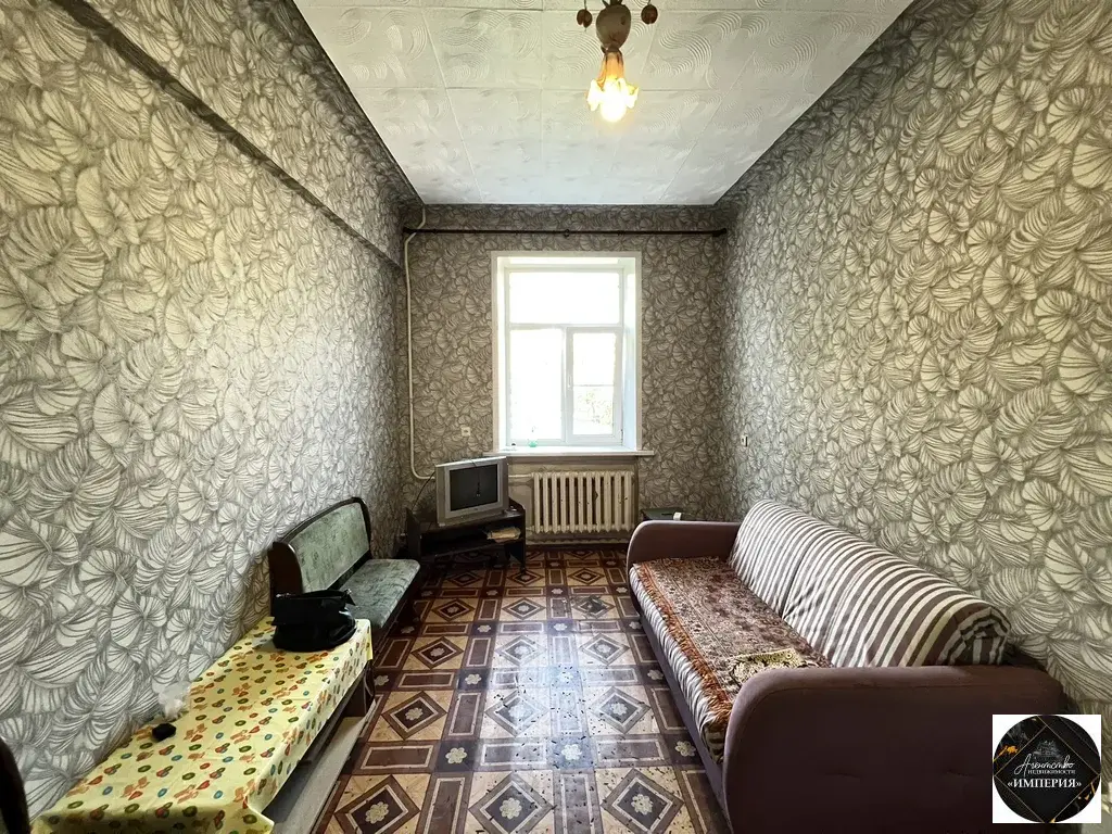 Продаётся комната в трёхкомнатной квартире - Фото 1