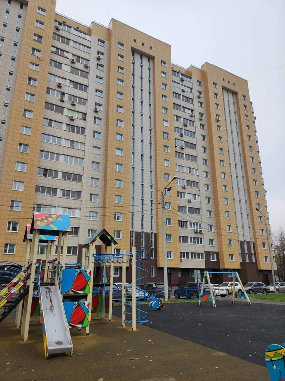 Продам 2-комн. квартиру 55.5 кв.м. - Фото 0