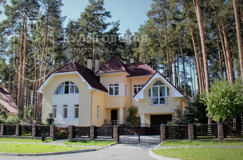 Свердловский коттеджи. Загородный дом Екатеринбург. Красивые коттеджи в Екатеринбурге. Элитный коттеджный поселок Екатеринбург. Элитные коттеджи Екатеринбург.