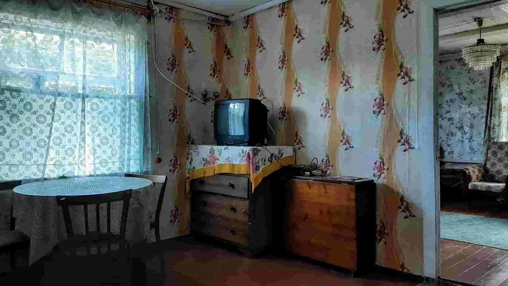 Бревенчатый дом на участке 1 гектар рядом с красивым озером - Фото 3