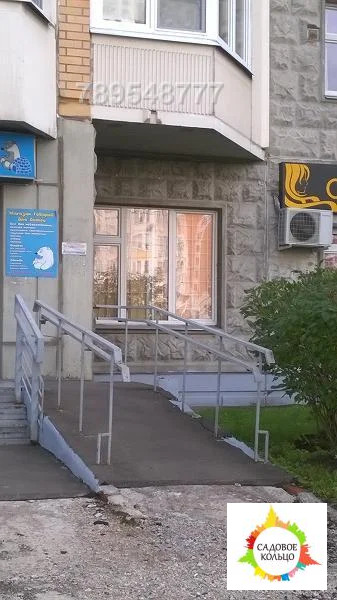 Помещение состоит из двух комнат, санузла, имеет отдельный вход, окно - Фото 4