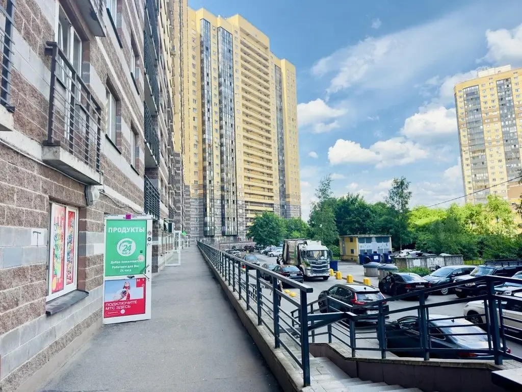 Квартира у метро с хорошим ремонтом, мебелью и техникой,  новый дом - Фото 21
