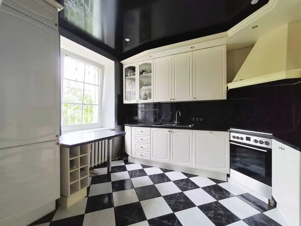 5-к. квартира, 188 м, 3/3 эт. - Фото 1