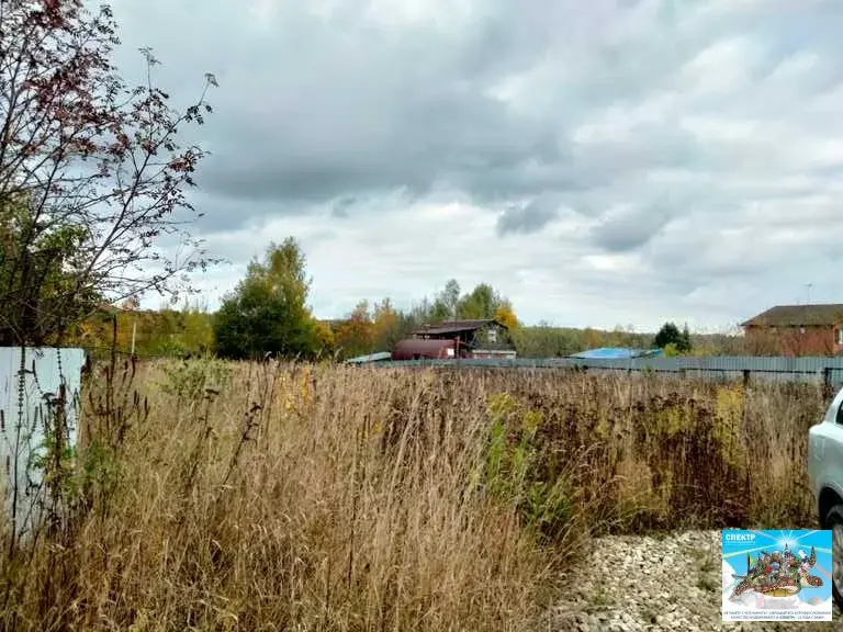 Шикарный участок ИЖС в д. Люторецкое в красивом месте у реки с газом - Фото 1