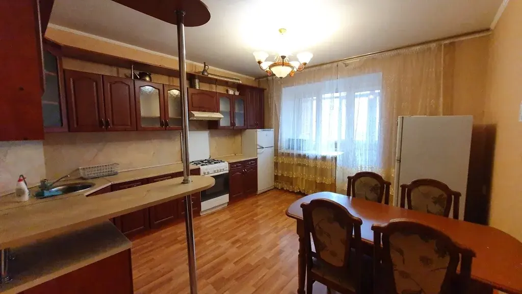 Сдаётся 3-комнатная квартира в Кировском районе Ул.Дружинная,8 - Фото 0
