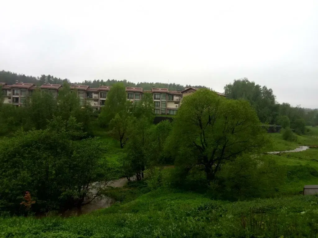 Участок на высоком берегу реки с панорамными видами на Рублевке дешево - Фото 1