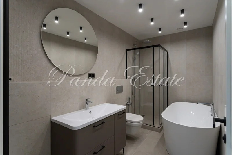 Новый ремонт, 3 спальни (ном. объекта: 9497) - Фото 0