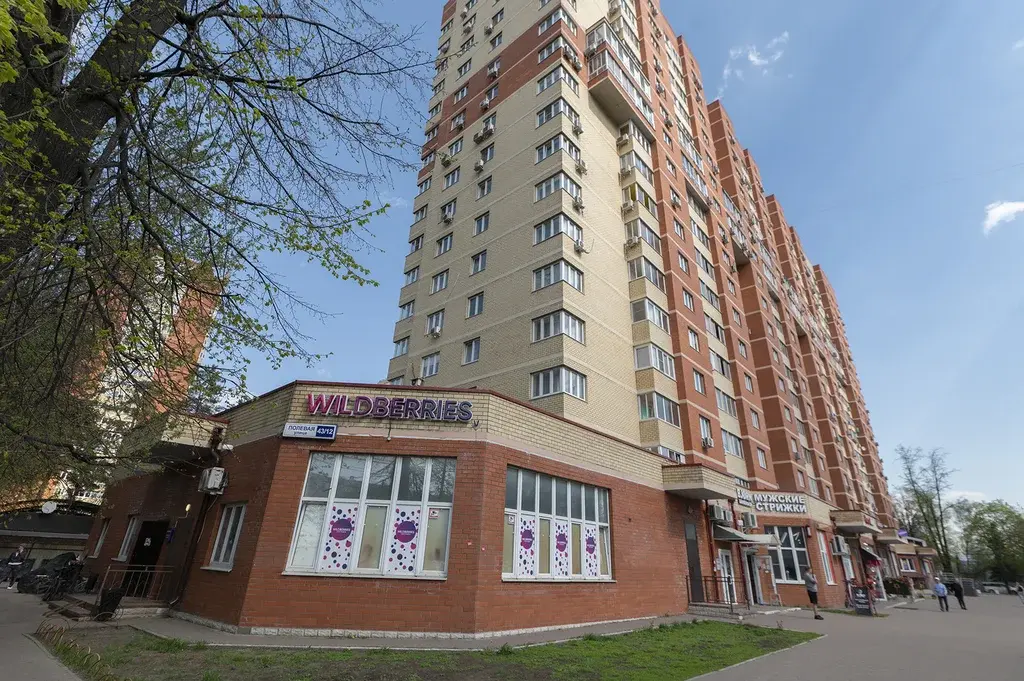 Продам просторную 1-ком. квартиру - Фото 1