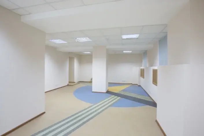 м. Панфиловская  7 м.п. Ул.Сурикова 24 Сдается ПСН 78 кв.м на -1/5; - Фото 3