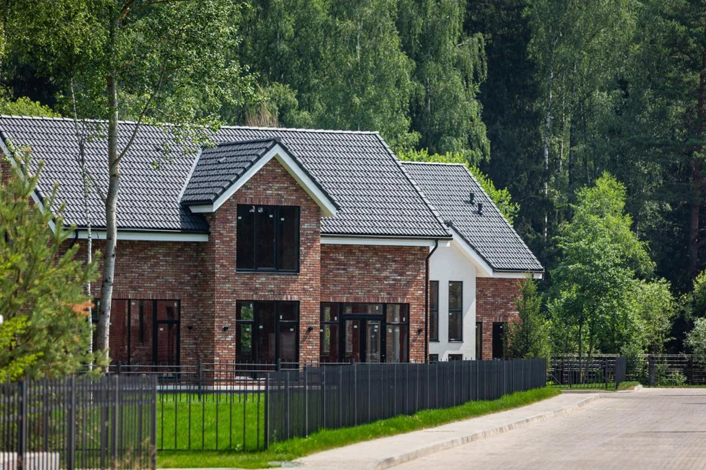 Коттедж 230 м2 на участке 6 сот. - Фото 1