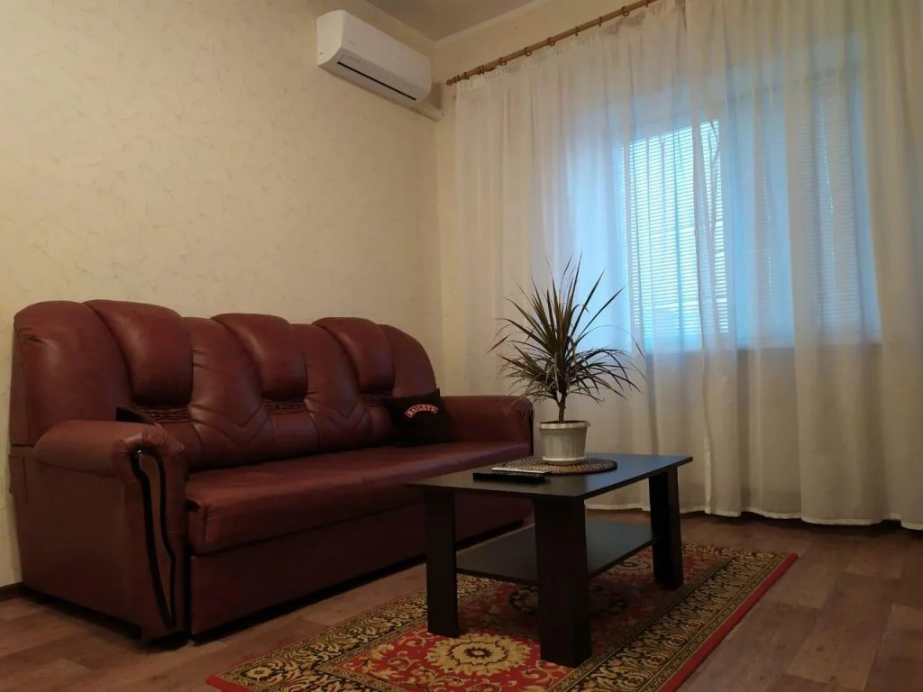 Купить 1 ую квартиру. Снять квартиру в Великом Новгороде на длительный срок.