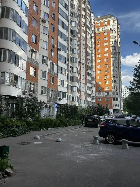 Продается 3-х комнатная квартира в Москве  у метро Медведково - Фото 1