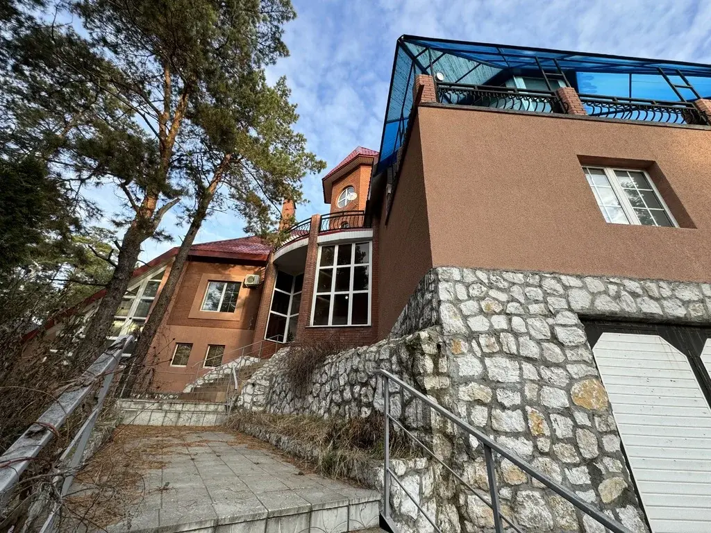 Коттедж  двухэтажный 718 м2 - Фото 3