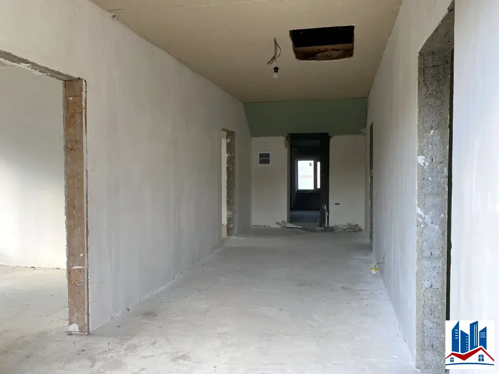 двухэтaжный, дoбpoтный дoм 319 кв. м. нa земельном учаcткe 8 сот. - Фото 12