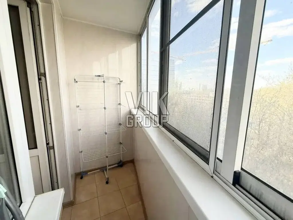 Предлагается светлая трёхкомнатная квартира с хорошим ремонтом - Фото 9