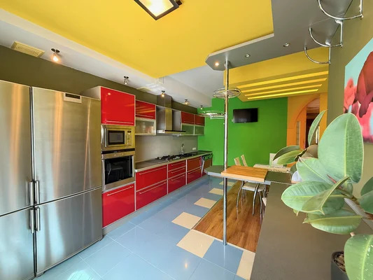 Продам трехкомнатную (3-комн.) квартиру, Коминтерна ул, 127, Нижний... - Фото 1