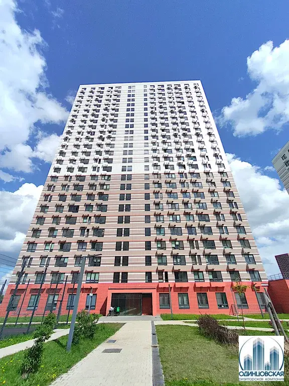 Продаю трехкомнатную квартиру 71.5м ул. Рябиновая, 7к1, Одинцово, ... - Фото 0