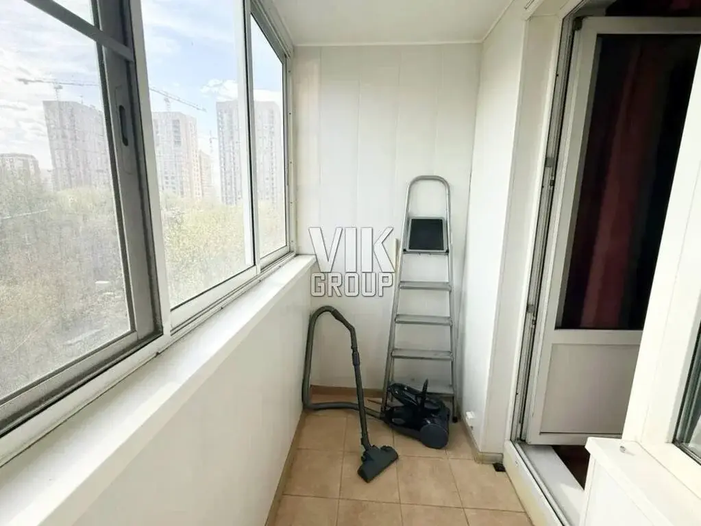 Предлагается светлая трёхкомнатная квартира с хорошим ремонтом - Фото 8