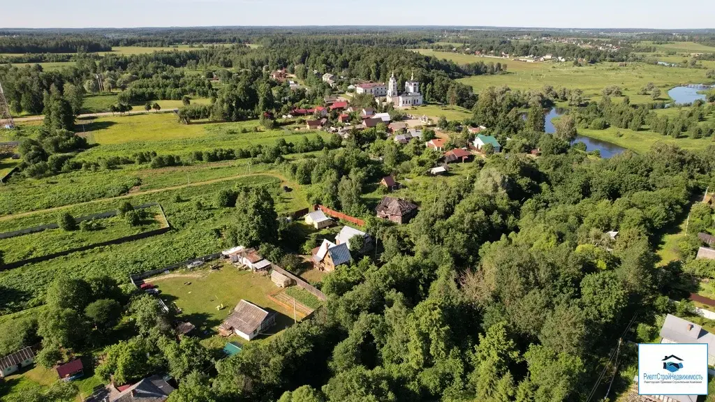 Участок в деревне рядом с рекой, лесом и с видом на церковь. - Фото 31