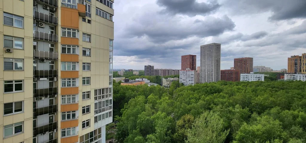 Продам 3-комн. квартиру 130 кв.м. - Фото 0