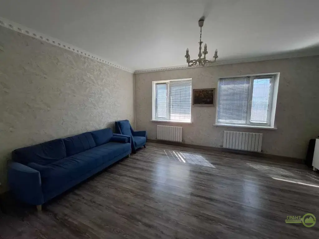 Жилой    5-комнатный  ДОМ  с МЕБЕЛЬЮ  ГАРАЖОМ в БЕЛГОРОДЕ в рай - Фото 0