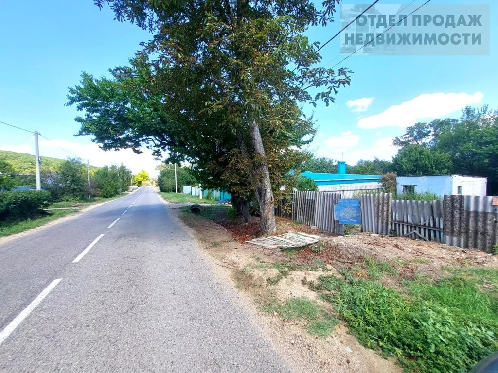 Небольшой дом с большим участком земли - Фото 5