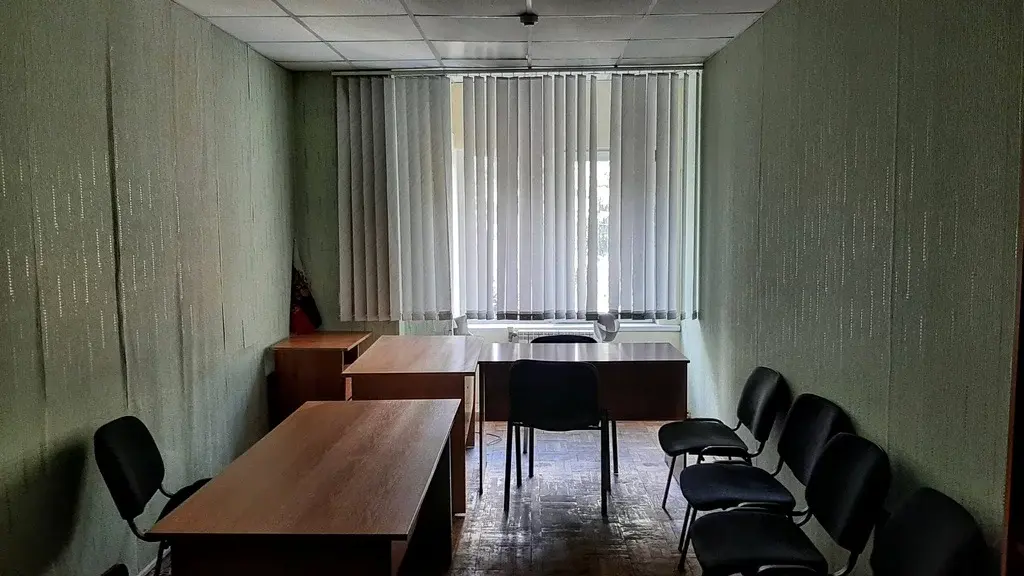 Нежилое офисное помещение 200 кв.м. с небольшим участком в Пскове - Фото 4