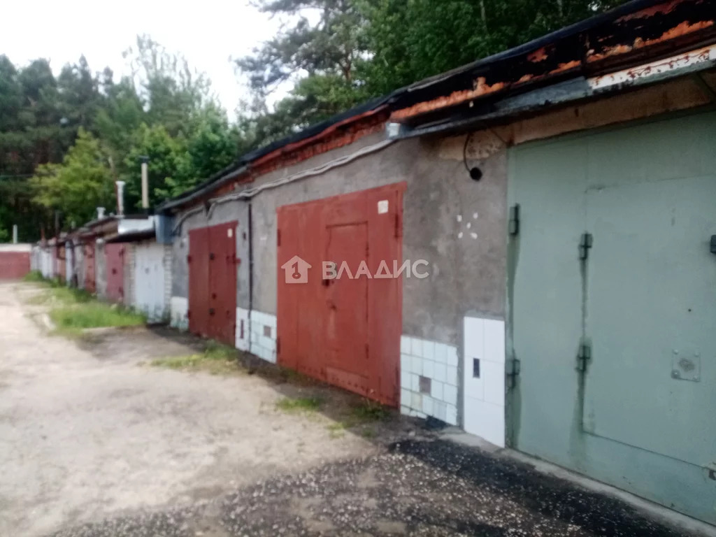 Гараж бочка фото. Гараж старый. Гаражи фурманов. Гараж бочка фото. Ивановский гараж разборный металлический.