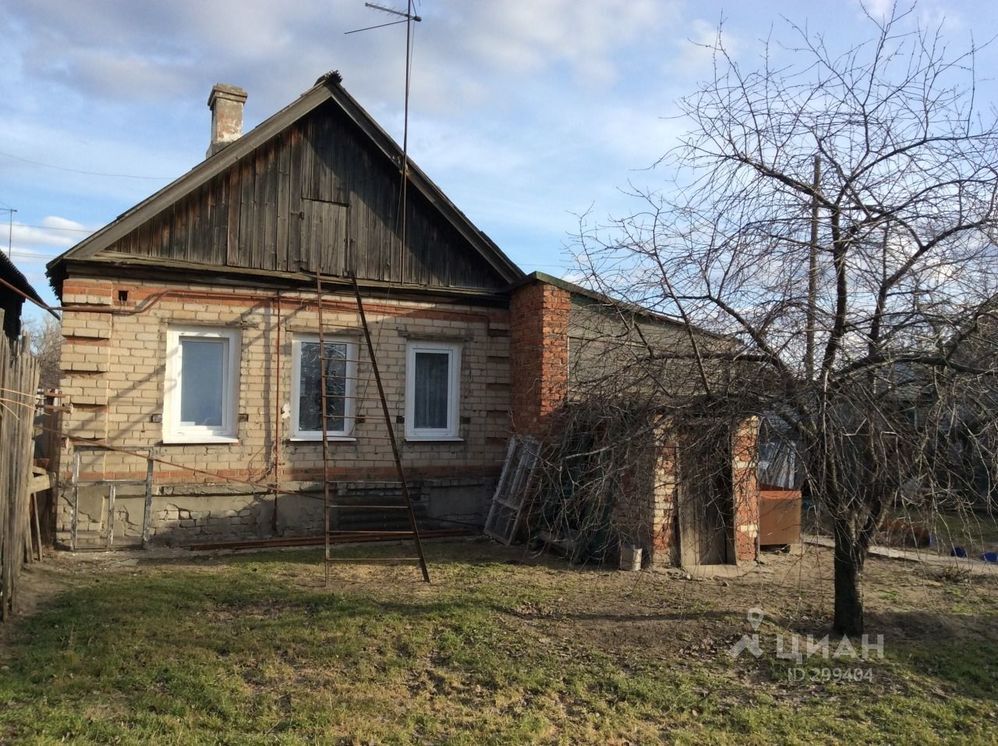 Авито волгоград волгоградская. Дом в пригороде Волгограда. В Волгоградской области деревня шарашка. Волгоград Кайсацкая коттедж. Авито Волгоград.