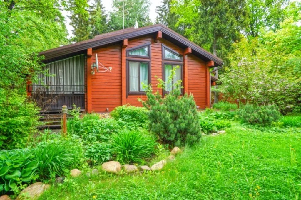 Дом из клееного бруса в стародачном поселке на большом лесном участке - Фото 1