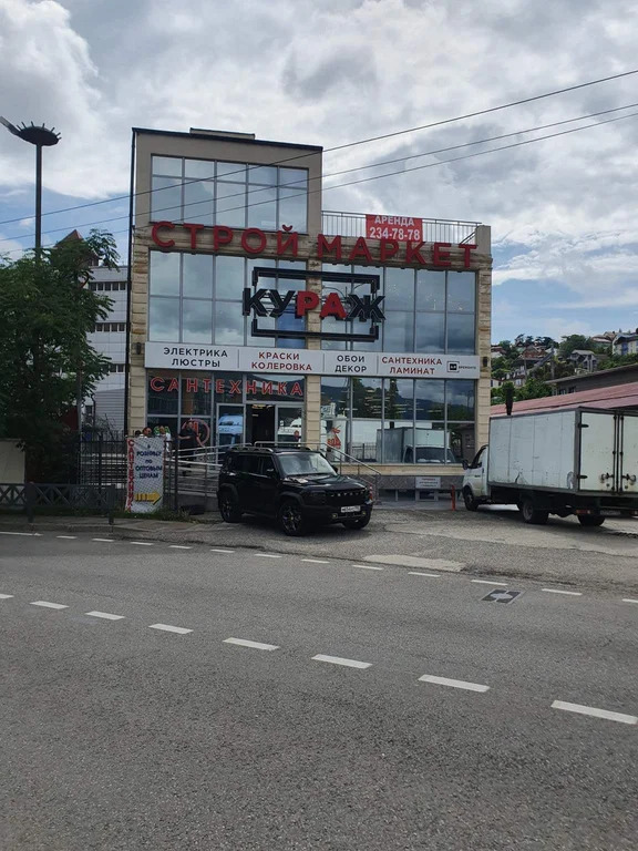 Торговое помещение 205.9 м2 в аренду - Фото 1
