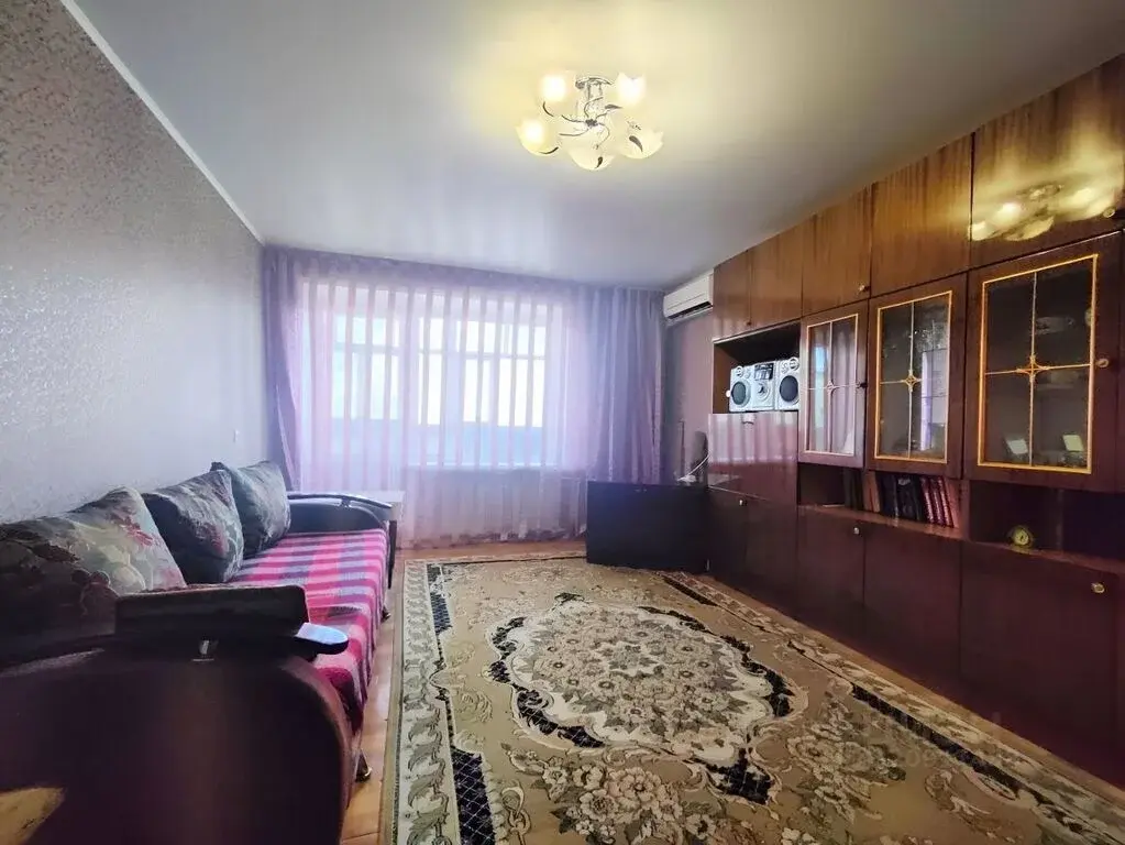 Купить недорогую двухкомнатную квартиру 50 кв.м  с лифтом в Балаково - Фото 1