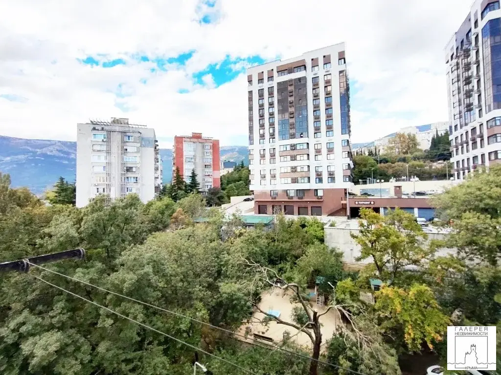Продаётся светлая видовая 2-комнатная квартира в Ялте, ул. Мухина - Фото 5