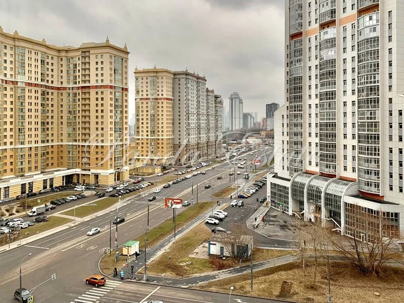 Просторная квартира в новом ЖК (ном. объекта: 9815) - Фото 8