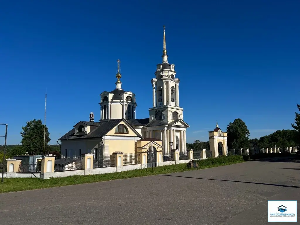 Участок в деревне рядом с рекой, лесом и с видом на церковь. - Фото 27