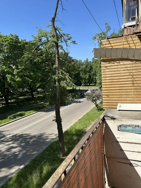 Однушку в Измайлово Сиреневый бульвар в кирпичной 5-ти этажке, Балкон - Фото 5