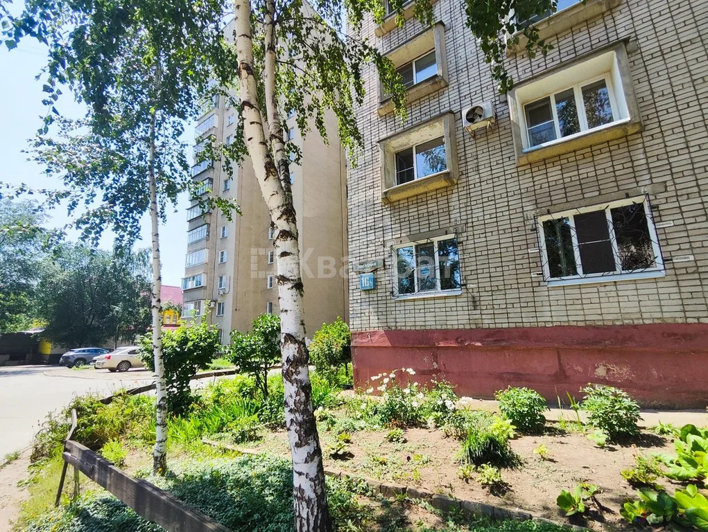 Удобный недорогой вариант в хорошем районе города! - Фото 0