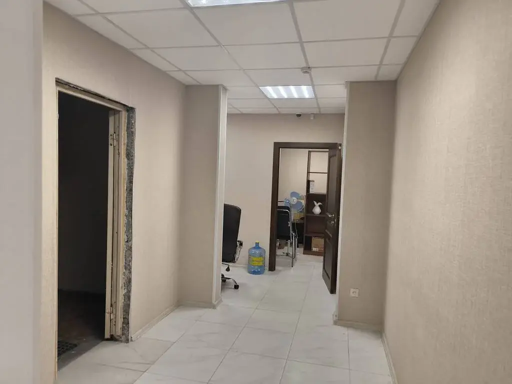 Нежилое помещение 129,8 м2 с отдельным входом в жилом доме - Фото 4