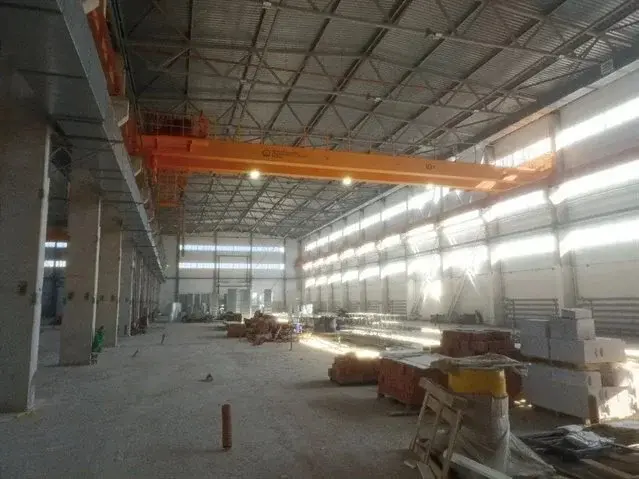 склад-производство от 2500 м2 до 5000 м2 с двумя кран-балками по 10 т - Фото 1
