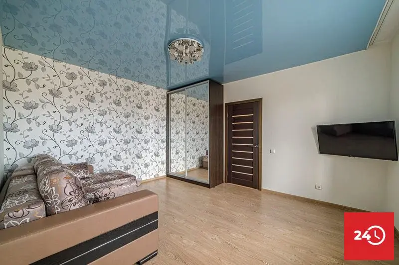 Продается 1- комнатная квартира с евроремонтом по ул. Ладожской 144 - Фото 1
