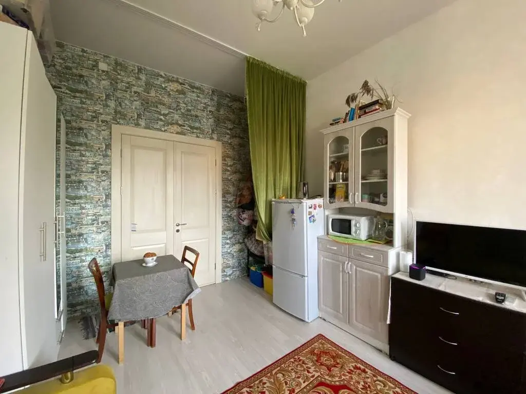Уютная квартира с 2-я балконами и большой кухней - Фото 8