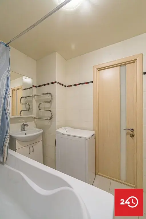 Продается 2 комнатная квартира в центре по улице Тарханова, 10 Маяк - Фото 1