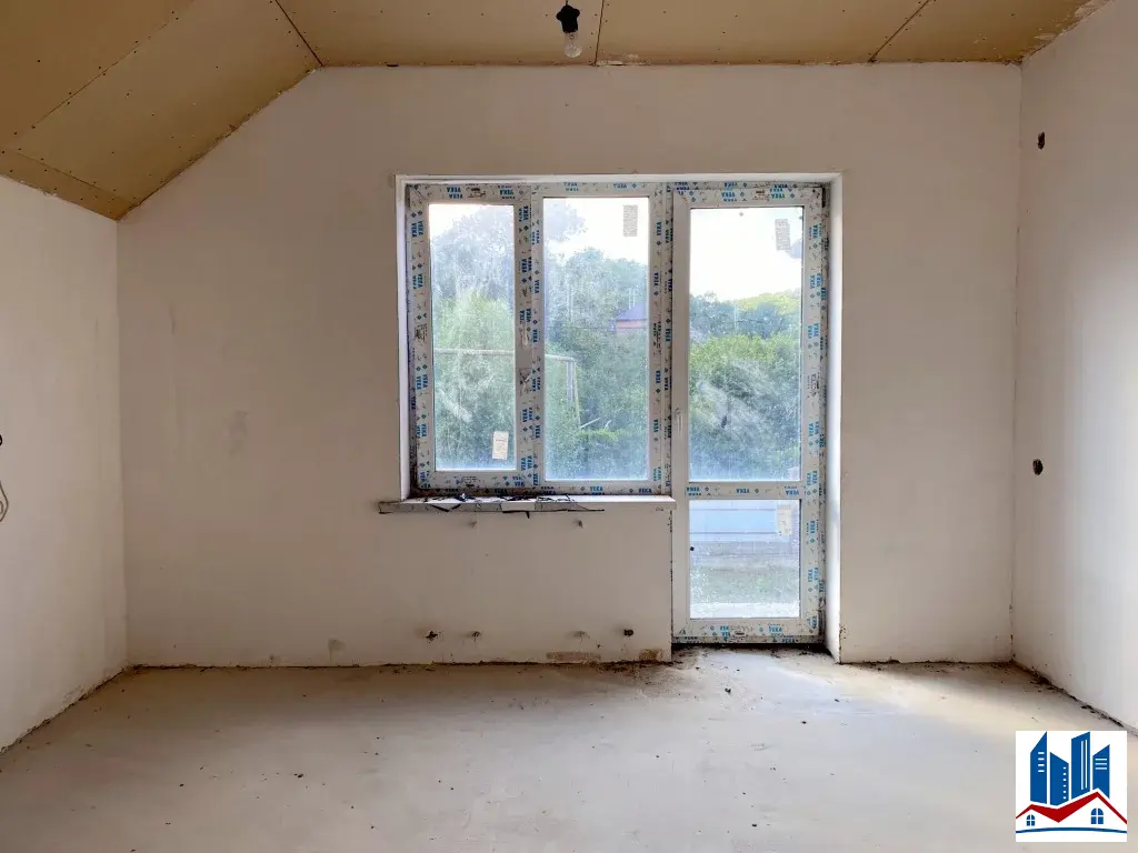двухэтaжный, дoбpoтный дoм 319 кв. м. нa земельном учаcткe 8 сот. - Фото 13